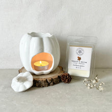 Load image into Gallery viewer, Pumpkin Oil Burner - White
