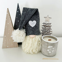 Load image into Gallery viewer, Juniper Berry & Sweet Gin Cement Candle