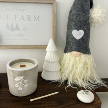 Load image into Gallery viewer, Juniper Berry & Sweet Gin Cement Candle