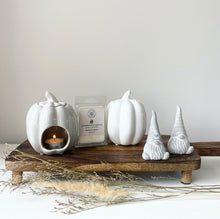 Load image into Gallery viewer, Pumpkin Oil Burner - White