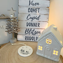 Load image into Gallery viewer, Gingerbread House Tealight Holder with Gingerbread Scented Tealights