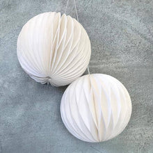 Load image into Gallery viewer, Pair of Paper Baubles - White